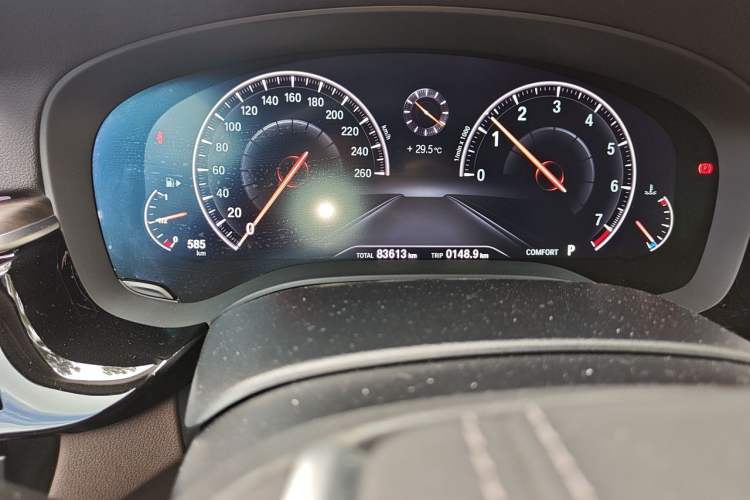 Used BMW 5 Series 2019 Facelifted 530Li Leading Edition Luxury Package Odometer Close Up
