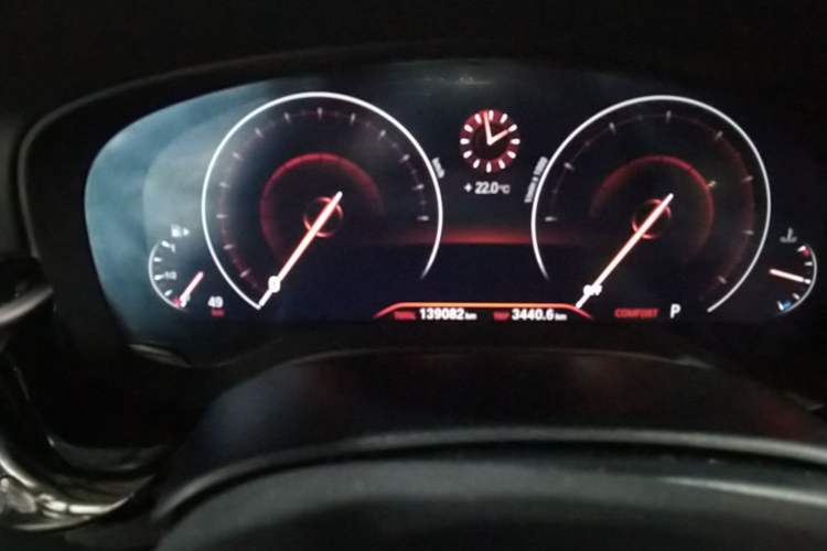Used BMW 5 Series 2019 530Li Leading Model M Sport Package Odometer Close Up
