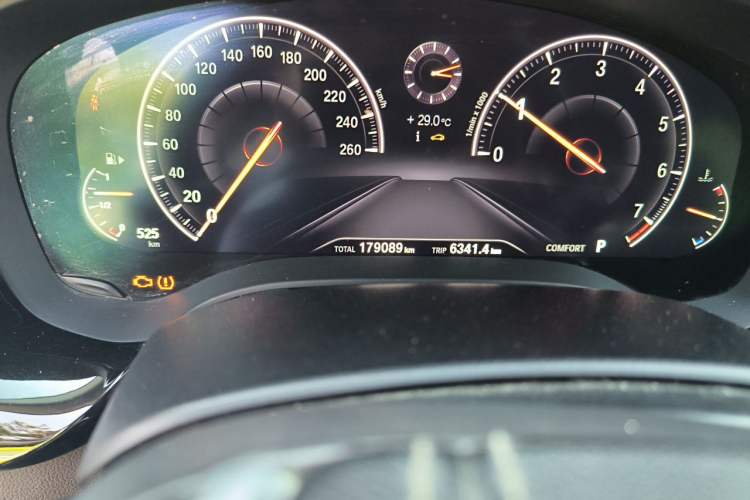Used BMW 5 Series 2019 Facelifted 525Li Luxury Package Odometer Close Up