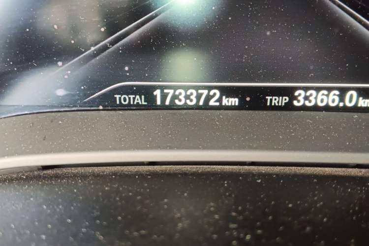 Used BMW 5 Series 2019 Facelifted 530Li Leading Edition Luxury Package Odometer Close Up