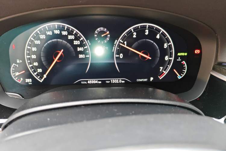 Used BMW 5 Series 2019 530Li Luxury Edition M Sport Package Odometer Close Up
