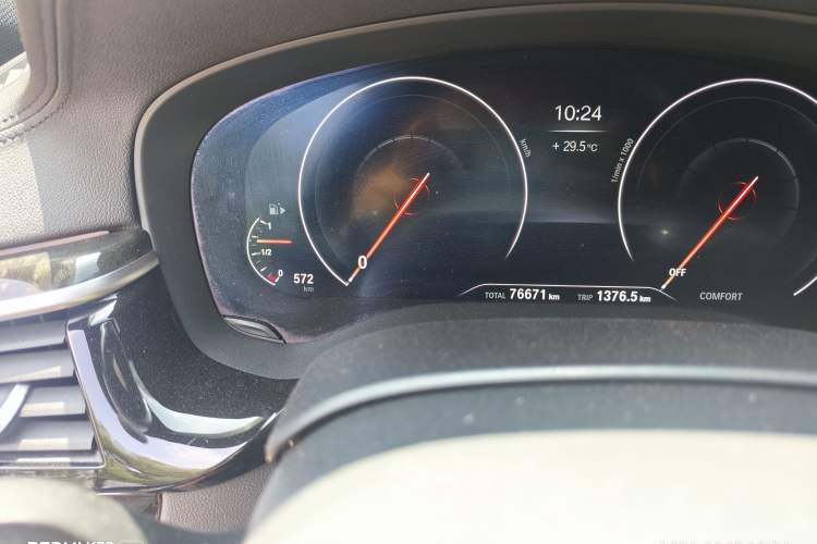 Used BMW 5 Series 2019 Facelifted 530Li Leading Edition M Sport Package Odometer Close Up