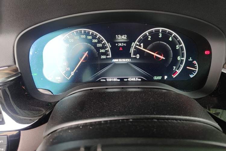 Used BMW 5 Series 2019 530Li Leading Model Luxury Package Odometer Close Up