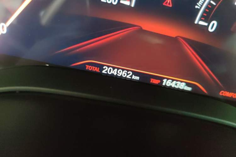 Used BMW 5 Series 2019 525Li Luxury Package Odometer Close Up