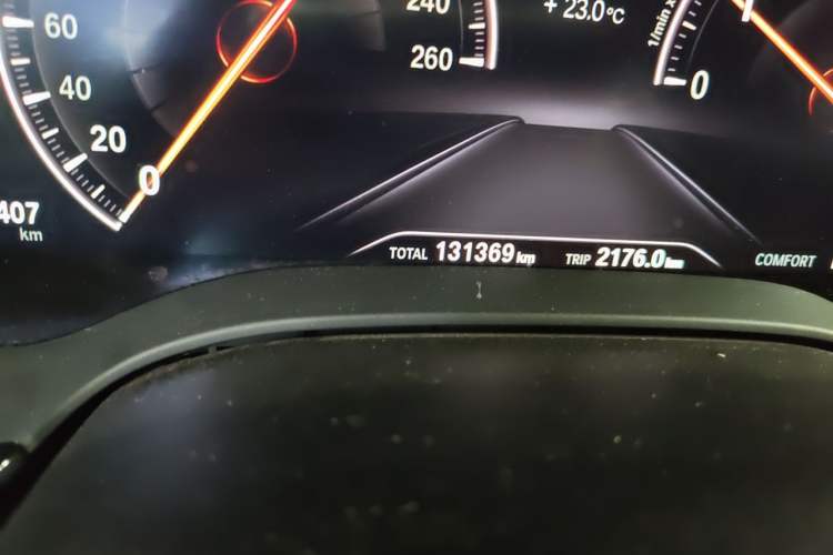 Used BMW 5 Series 2019 525Li Luxury Package Odometer Close Up