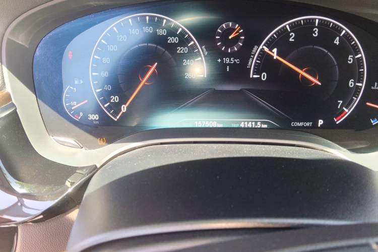 Used BMW 5 Series 2019 Facelifted 525Li Luxury Package Odometer Close Up