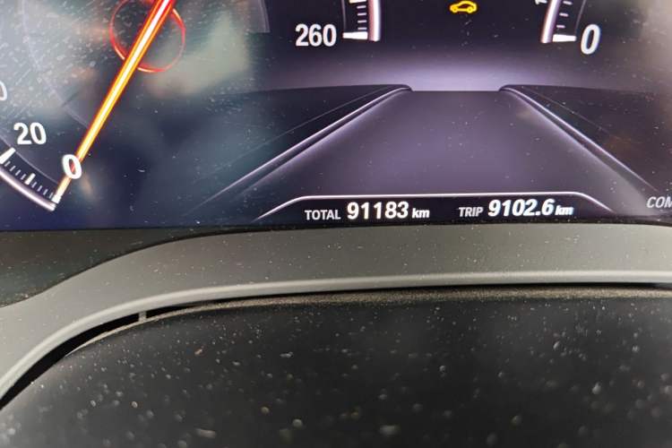 Used BMW 5 Series 2019 Facelifted 525Li Luxury Package Odometer Close Up