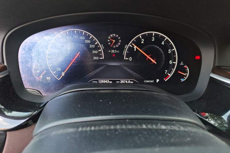 Used BMW 5 Series 2019 525Li Luxury Package Odometer Close Up