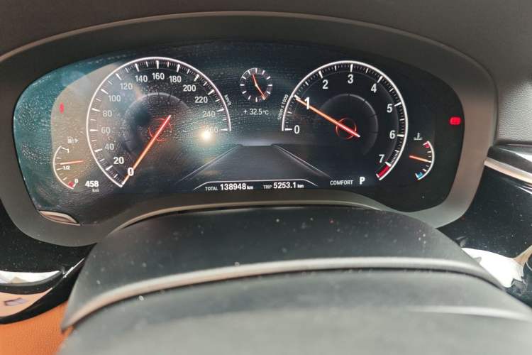 Used BMW 5 Series 2019 530Li Leading Model M Sport Package Odometer Close Up