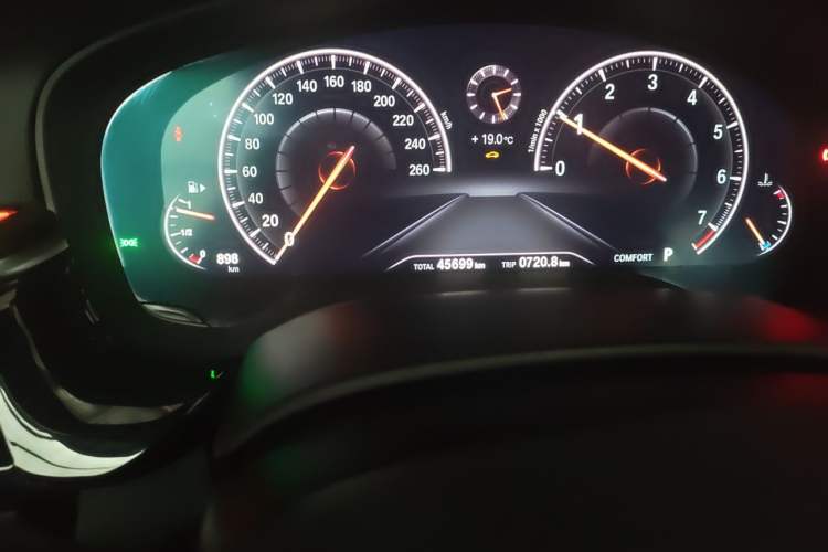 Used BMW 5 Series 2019 530Li Leading Model M Sport Package Odometer Close Up