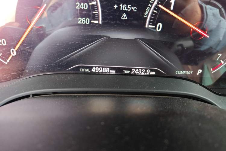Used BMW 5 Series 2019 530Li Leading Model Luxury Package Odometer Close Up