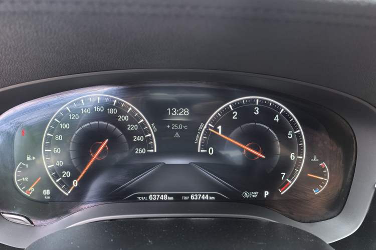Used BMW 5 Series 2019 Facelifted 530Li Leading Edition M Sport Package Odometer Close Up
