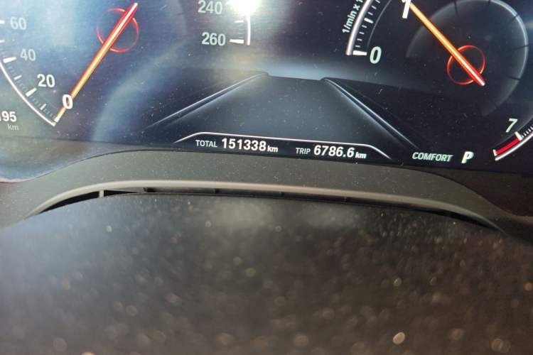 Used BMW 5 Series 2019 530Li Leading Model M Sport Package Odometer Close Up