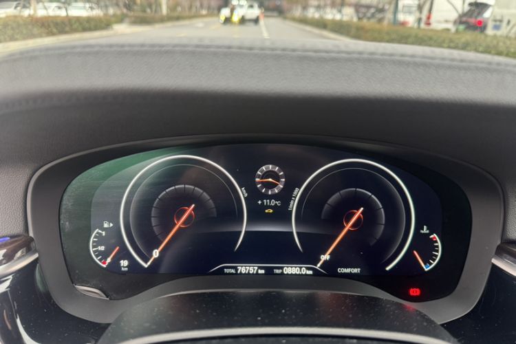 Used BMW 5 Series 2019 Facelifted 525Li Luxury Package Odometer Close Up