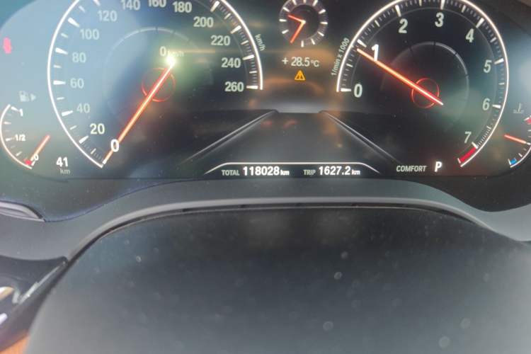Used BMW 5 Series 2019 530Li Leading Model M Sport Package Odometer Close Up