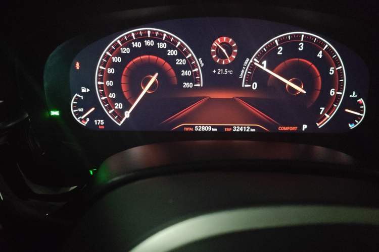 Used BMW 5 Series 2019 530Li Luxury Edition M Sport Package Odometer Close Up