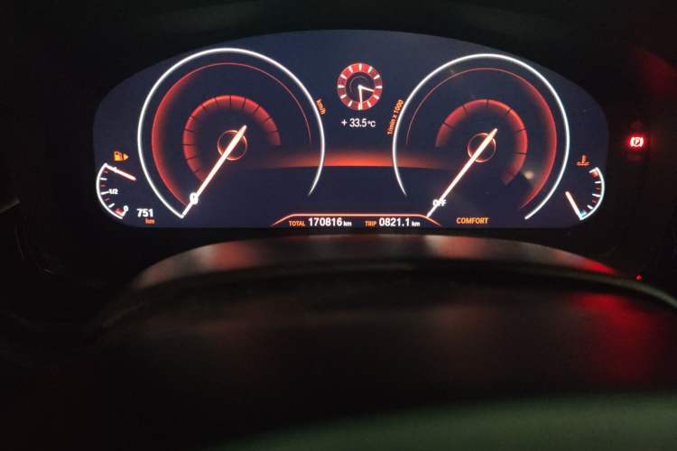 Used BMW 5 Series 2019 530Li Leading Model M Sport Package Odometer Close Up