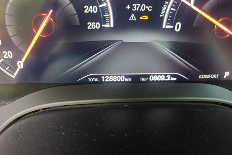 Used BMW 5 Series 2019 530Li Leading Model M Sport Package Odometer Close Up
