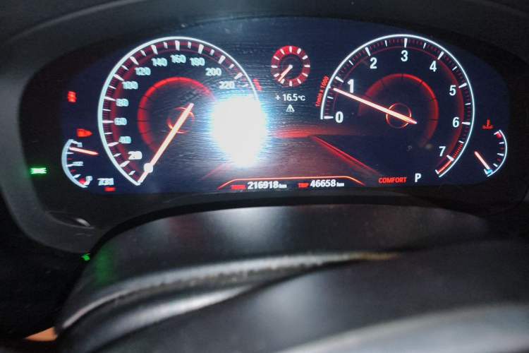 Used BMW 5 Series 2019 530Li Leading Model M Sport Package Odometer Close Up