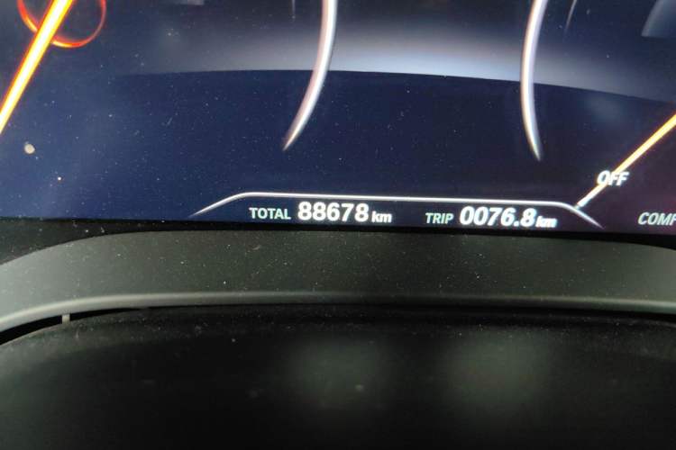 Used BMW 5 Series 2019 530Li Leading Model M Sport Package Odometer Close Up