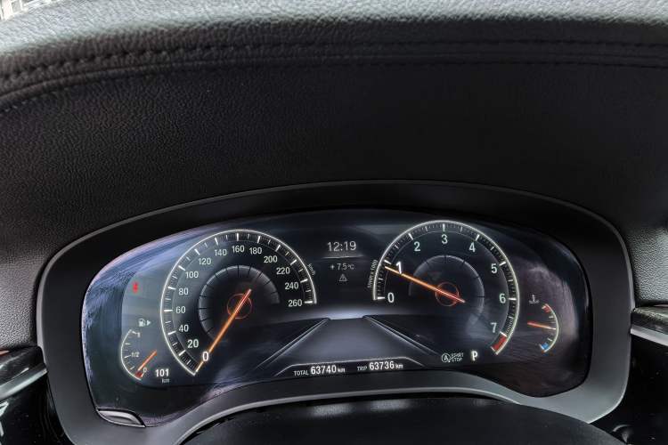 Used BMW 5 Series 2019 Facelifted 530Li Leading Edition M Sport Package Odometer Close Up