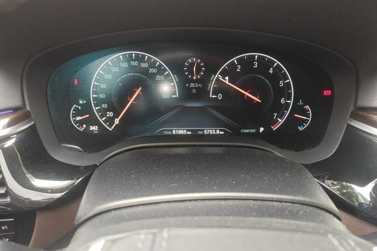 Used BMW 5 Series 2019 Facelifted 525Li Luxury Package Odometer Close Up