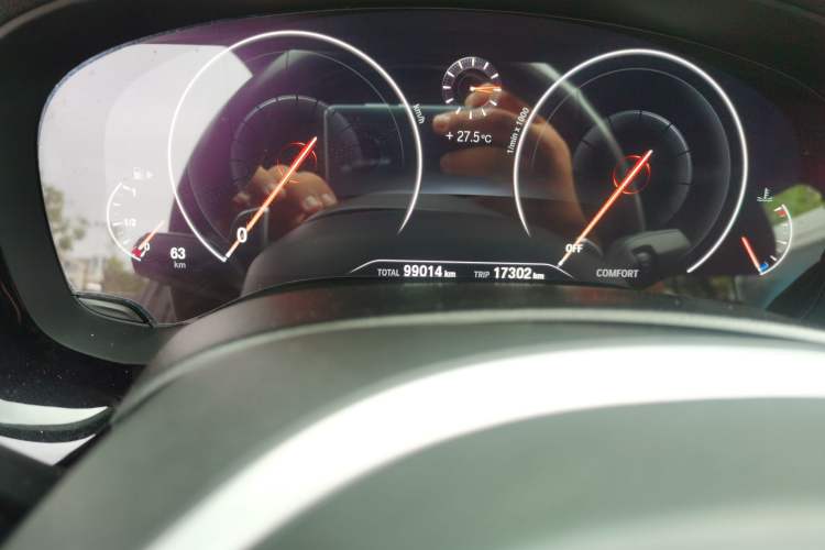 Used BMW 5 Series 2019 530Li Leading Model M Sport Package Odometer Close Up