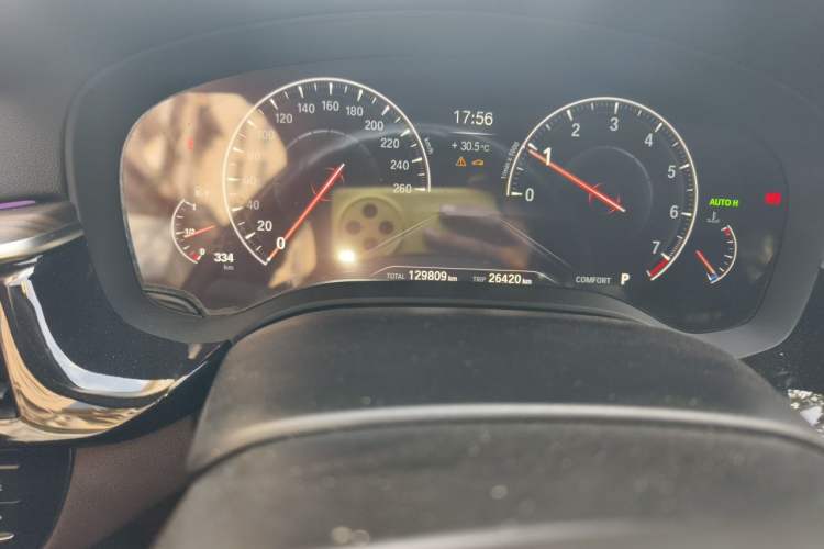 Used BMW 5 Series 2019 Facelifted 530Li Luxury Edition Premium Package Odometer Close Up