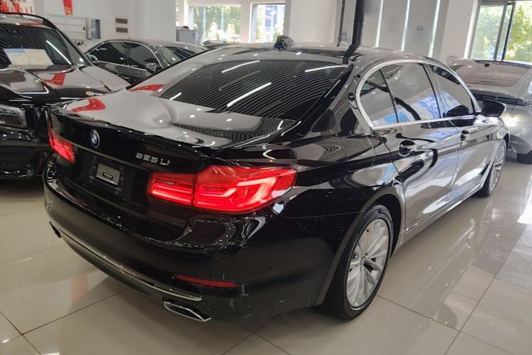 Used BMW 5 Series 2019 525Li Luxury Package Rear Right 45 Deg