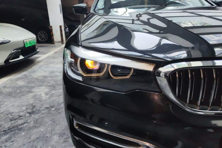Used BMW 5 Series 2019 Facelifted 530Li Leading Edition Luxury Package Right Front Headlight