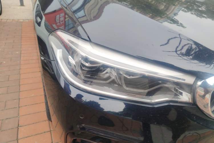 Used BMW 5 Series 2019 530Li Luxury Edition M Sport Package Right Front Headlight