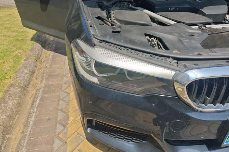 Used BMW 5 Series 2019 Facelifted 530Li Leading Edition M Sport Package Right Front Headlight