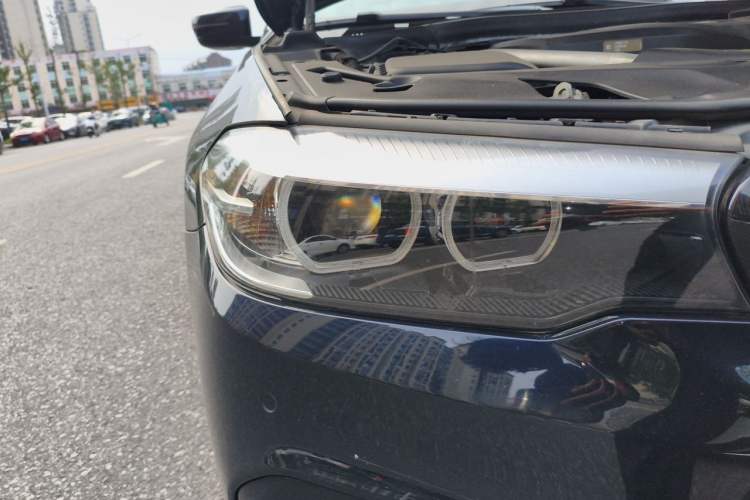 Used BMW 5 Series 2019 Facelifted 530Li Leading Edition M Sport Package Right Front Headlight