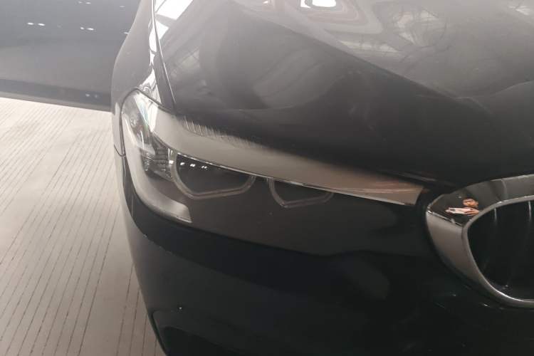 Used BMW 5 Series 2019 530Li Leading Model M Sport Package Right Front Headlight
