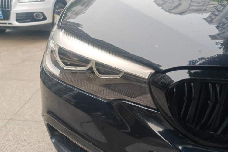 Used BMW 5 Series 2019 Facelifted 530Li Leading Edition M Sport Package Right Front Headlight