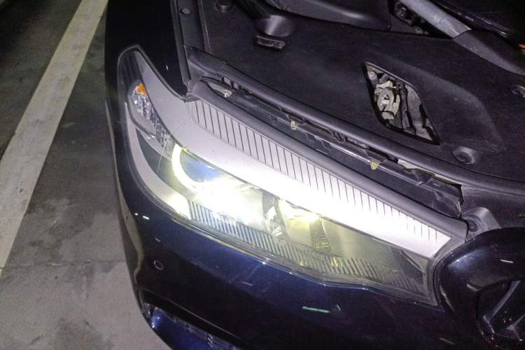 Used BMW 5 Series 2019 Facelifted 530Li Leading Edition M Sport Package Right Front Headlight