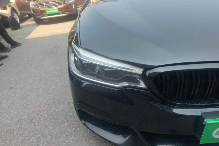 Used BMW 5 Series 2019 530Li Leading Model M Sport Package Right Front Headlight