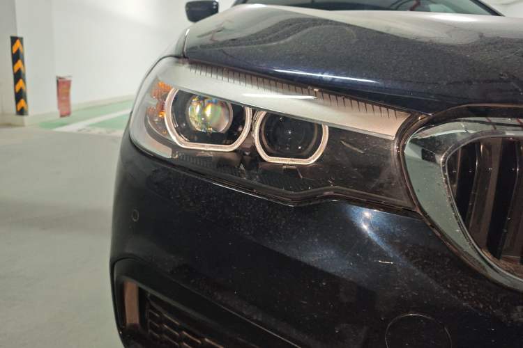 Used BMW 5 Series 2019 530Li Leading Model M Sport Package Right Front Headlight