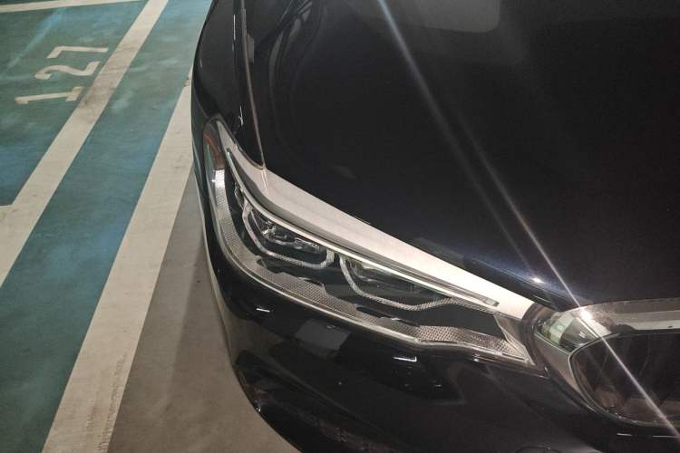 Used BMW 5 Series 2019 530Li Luxury Edition M Sport Package Right Front Headlight