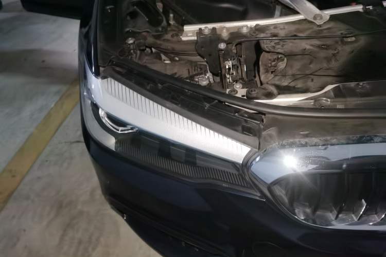 Used BMW 5 Series 2019 530Li Leading Model M Sport Package Right Front Headlight