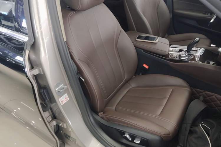 Used BMW 5 Series 2019 525Li Luxury Package Right Front Seat