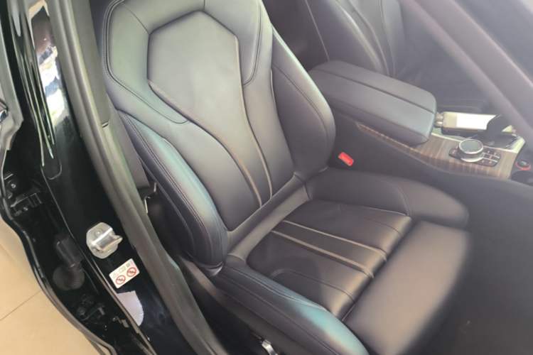 Used BMW 5 Series 2019 530i M Sport Package Right Front Seat