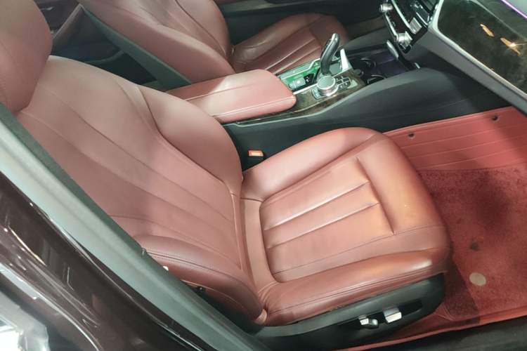 Used BMW 5 Series 2019 530Li Leading Model M Sport Package Right Front Seat