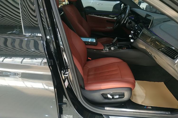 Used BMW 5 Series 2019 530Li Leading Model M Sport Package Right Front Seat