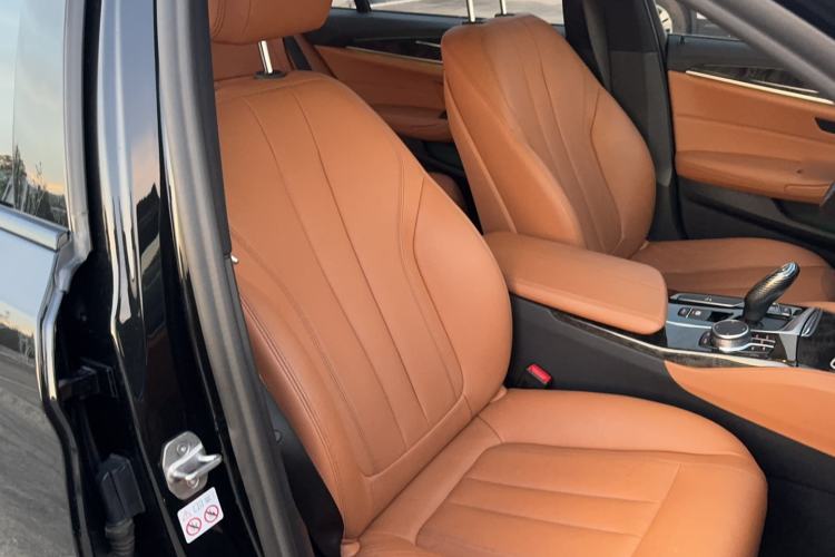 Used BMW 5 Series 2019 530Li Leading Model M Sport Package Right Front Seat