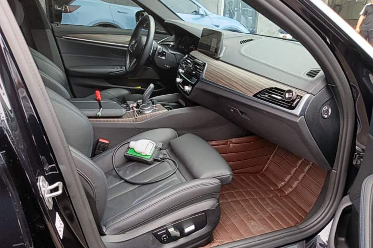 Used BMW 5 Series 2019 Facelifted 530i M Sport Package Right Front Seat