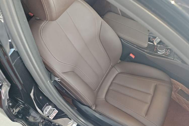 Used BMW 5 Series 2019 525Li M Sport Package Right Front Seat
