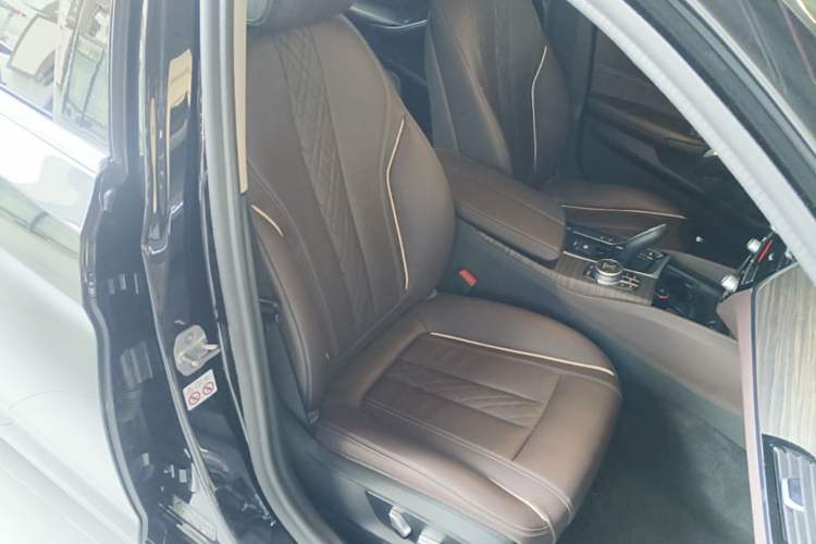 Used BMW 5 Series 2019 Facelifted 530Li Luxury Edition Premium Package Right Front Seat