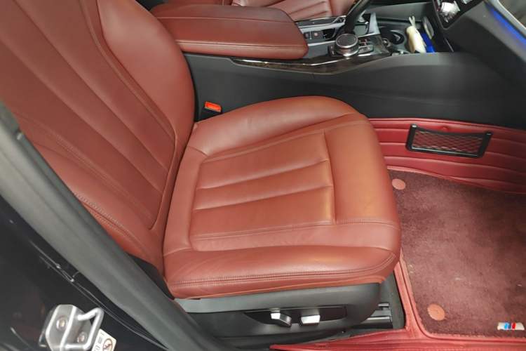 Used BMW 5 Series 2019 Facelifted 530Li Leading Edition M Sport Package Right Front Seat