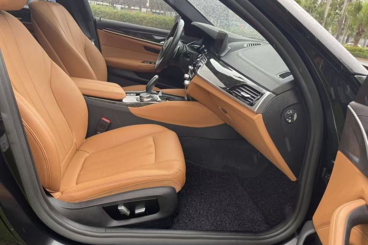 Used BMW 5 Series 2019 530Li Leading Model M Sport Package Right Front Seat